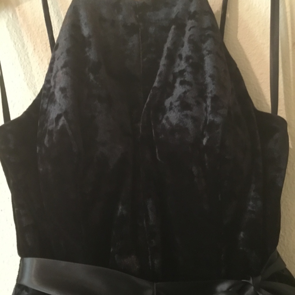 Girl’s Designer Party Halter Dress with Tulle Petticoat - Picture 5 of 6